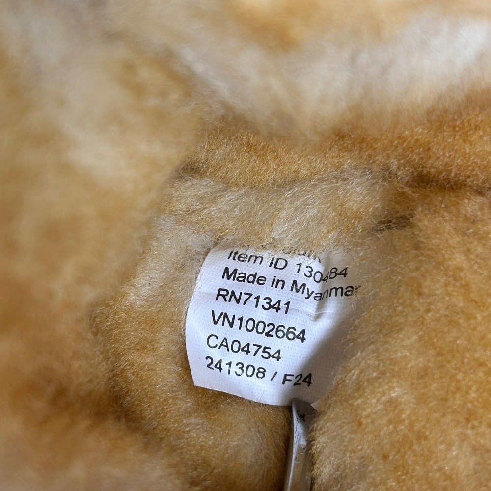 L.L. Bean lamb fur lined leather moccasin slippers women's size 9 brand new - Picture 11 of 12